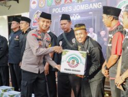 Polres Jombang Bagikan Parcel Lebaran kepada Paguyuban Silat Jombang