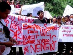 Warga Temon Kepung Kantor Desa “Tuntut Usut Dugaan Korupsi Keuangan Desa”