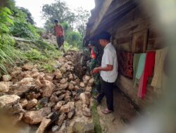 Babinsa koramil 0829-18/Kokop Lakukan Pemantauan Bencana Tanah Longsor di Desa Katol Timur