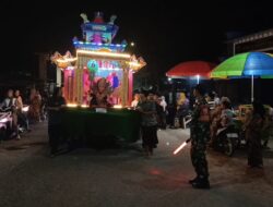 Sambut Tahun Baru Islam di Desa Parseh, Babinsa Koramil 0829-02/Socah Amankan Pawai Lampion