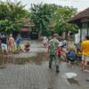 Babinsa Koramil 0817/05 Kota Gresik Gelar Komsos dan Bakti Sosial Bersama Warga Tlogopatut