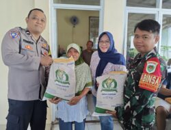DESA SUTAWINANGUN KECAMATAN KEDAWUNG KABUPATEN CIREBON BAGIKAN BERAS BANSOS