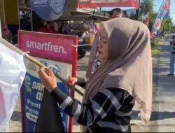 SEBUAH TOKO HANDPHONE DI DESA BULU KIDUL MENGIBARKAN BENDERA ONE PIECE