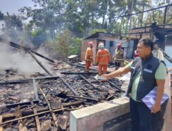 Ditinggal memasak, sebuah rumah di Susukan alami kebakaran.