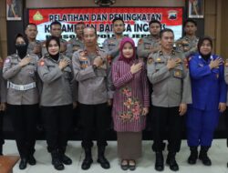 SIAP BERSAING GLOBAL, POLRES JEPARA GELAR PELATIHAN PUBLIK SPEAKING BAHASA INGGRIS BAGI PERSONEL