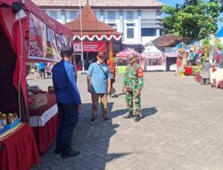 MERDEKA LEWAT UMKM: FORKOPIMCAM GANDUSARI RAYAKAN HUT RI KE-80 DENGAN SEMANGAT KEBERSAMAAN 