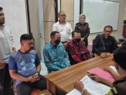 DUA TERSANGKA KASUS TINDAK PIDANA KORUPSI KADES DAN KAUR KEUANGAN DESA UMBULDAMAR DI TAHAN