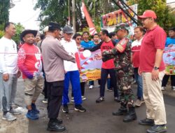 BABINSA DAN BHABINKAMTIBMAS DAMPINGI JALAN SEHAT YAYASAN AL KAUTSAR DALAM RANGKA HUT KE-80 KEMERDEKAAN RI.