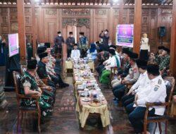 TINGKATKAN SINERGITAS POLRI DENGAN ULAMA, KAPOLRI SILATURAHMI KE PONDOK PESANTREN SYIDDIQIYAH PLOSO JOMBANG 