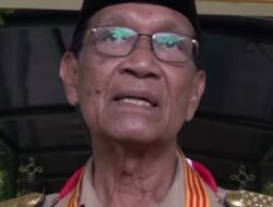 SRI SULTAN  HAMENGKU BUWONO X  PASRAH, DANAIS  YOGYAKARTA DI KURANGI SEPARUH OLEH PEMERINTAH PUSAT