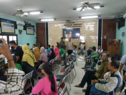 BABINSA DAN BHABINKAMTIBMAS SUKAPURA BERSINERGI AMANKAN PENYALURAN KARTU ATM PKH DAN SEMBAKO 2025