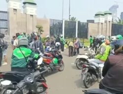 ALIANSI MASYARAKAT DAN MAHASISWA GELAR AKSI UNJUK RASA KRITISI KEBIJAKAN PEMERINTAH DI DEPAN GEDUNG MPR / DPR / DPD RI