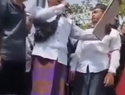 KEPANIKAN DAN PUNCAKNYA AKSI: DEMO TUNTUT MUNDUR