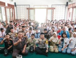 KAPOLRES JOMBANG BERI PENYULUHAN KEPADA PELAJAR : IMBAU TIDAK IKUT DEMONSTRASI DAN BIJAK BERMEDSOS 