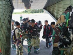 DENIPAM 2 MARINIR ASAH KEMAMPUAN TERJUN UNTUK DUKUNG OPERASI AMFIBI