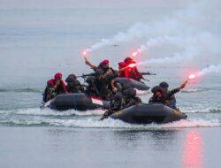 TRADISI PELEPASAN PURNA TUGAS PRAJURIT YONIF 7 MARINIR