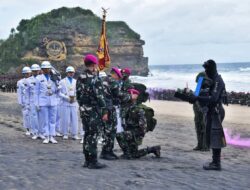 DITEMPA PENDIDIKAN PALING BERAT, 527 PRAJURIT MUDA DISEMATKAN BARET OLEH PANGLIMA MARINIR   