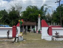 YONIF 509 KOSTRAD GELAR BAKTI PEMBERSIHAN MONUMEN BURA DAN PENGOBATAN GRATIS DI USIA PENGABDIAN KE-78 