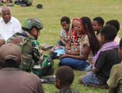 Karya Bhakti TNI Di Lanny Jaya: Bangun Sarana Olahraga Untuk Warga Tumbupur