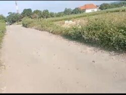 Warga Keluhkan Jalan Rusak Parah di Cimengge Kedung Menjangan, Desak Pemkot Cirebon Bertindak Cepat