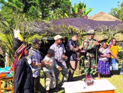 Hangatnya Kebersamaan TNI Dan Warga Eragayam Dalam Tradisi Bakar Batu