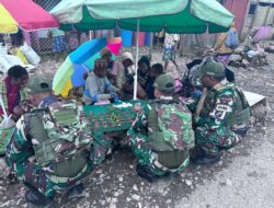 Dorong Ekonomi Lokal, TNI Belanja Hasil Bumi Di Pasar Tigi