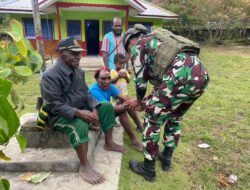 Satgas Mobile Yonif 644/Walet Sakti, Bangun Kedekatan Lewat Layanan Kesehatan Di Kampung Walaik