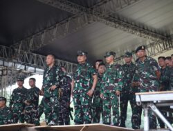 KAS KORMAR DAMPINGI PANGLIMA TNI TINJAU GLADI HUT KE-80 TNI