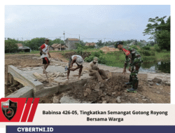 Babinsa 426-05, Tingkatkan Semangat Gotong Royong Bersama Warga