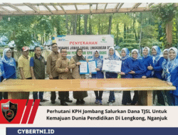 Perhutani KPH Jombang Salurkan Dana TJSL Untuk Kemajuan Dunia Pendidikan Di Lengkong, Nganjuk