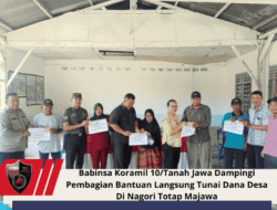Babinsa Koramil 10/Tanah Jawa Dampingi Pembagian Bantuan Langsung Tunai Dana Desa Di Nagori Totap Majawa