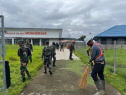 TNI Dan Warga Dogiyai Gotong Royong Bersihkan Bandara Moanemani