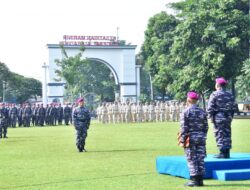 MERAH PUTIH BERKIBAR, PRAJURIT DAN PNS MAKO KORMAR LAKSANAKAN UPACARA BENDERA MERAH PUTIH