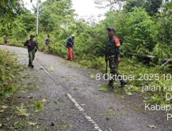 Babinsa 1803-02/Kokas Bersama Warga Gelar Aksi Bersih Jalan Di Kampung Kayuni