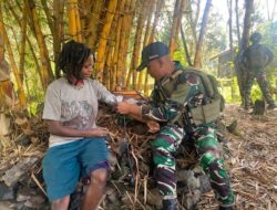 TNI Wujudkan Harmoni Gotong Royong Bersama Warga Di Puncak Jaya