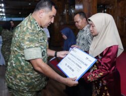 Panglima TNI Serahkan Santunan kepada Ahli Waris Prajurit Gugur Saat Rangkaian HUT Ke-80 TNI