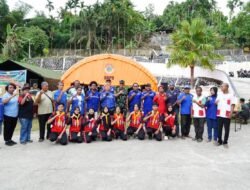 Pangdam Didampingi Ketua Persit KCK Daerah XVII/Cenderawasih Salurkan Bantuan Bagi Korban Kebakaran di Jayapura