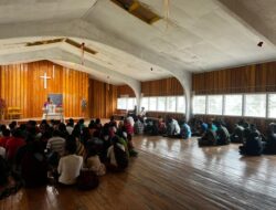 TNI Dan Warga Kampung Tima Bersatu dalam Ibadah Penuh Harapan