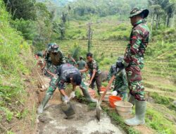 Koramil Dompu Kokohkan Kebersamaan Lewat Aksi Gotong Royong