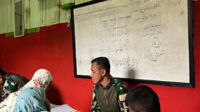 TNI Hidupkan Cahaya Iman, Anak-Anak Belajar Mengaji Di Pos Pirime