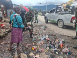 TNI Bersama Warga Wujudkan Pasar Bersih dan Sehat di Deiyai