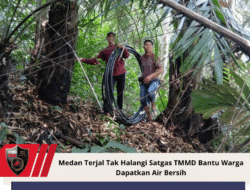 Medan Terjal Tak Halangi Satgas TMMD Bantu Warga Dapatkan Air Bersih