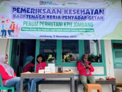 Perhutani Jombang Gandeng RSUD Gelar Cek Kesehatan Gratis Ke Tenaga Sadap Getah Pinus Di Wonosalam