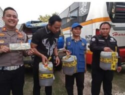 Satlantas Dan Reskrim Polres Tulungagung Selidiki Truck Tangki Pengangkut 6.000 Liter Solar Terguling Di JLS Tulungagung-Trenggalek
