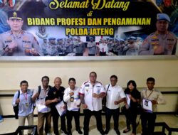 M.Arifin Didampingi Adv.Donny (FERADI WPI- SUBUR JAYA) Dipriksa PAMINAL Jateng Terkait Adukan Oknum Kanit Reskrim Polsek Banjarsari Surakarta AKP “H” Dugaan Beking Perampasan Mobil