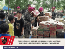 PRAJURIT KORPS MARINIR BERSIHKAN RUMAH SAKIT DAN DISTRIBUSI LOGISTIK DI ACEH TAMIANG PASCA BANJIR