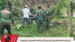 Danramil Sukasada Pimpin Gotong Royong Bersihkan Material Longsoran