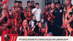 GUS SENTOT BERSAMA KOTI PEMUDA PANCASILA MPC JOMBANG GELAR AKSI BERBAGI TAKJIL, WUJUD NYATA KEPEDULIAN DI BULAN SUCI