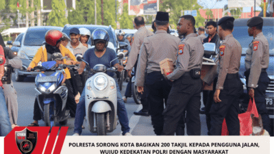Polresta Sorong Kota Bagikan 200 Takjil Kepada Pengguna Jalan, Wujud Kedekatan Polri Dengan Masyarakat
