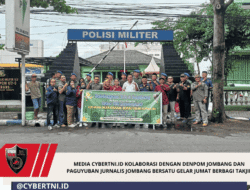 Media CyberTNI.id Kolaborasi Dengan DENPOM Jombang Dan Paguyuban Jurnalis Jombang Bersatu Gelar Jumat Berbagi Takjil